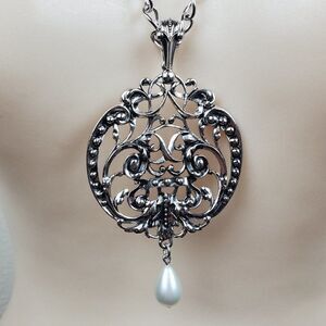 Avon Vintage 70s Antiqued Silver Tone Pendant Medallion Faux Pearl Drop Necklace